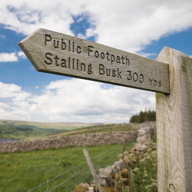 Public footpath sign to Stalling Busk